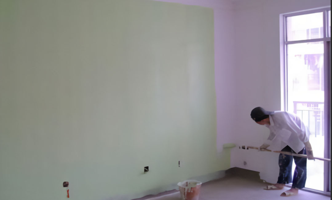 墻面刮膩子、刷乳膠漆時，怎樣判斷前一道工序完全干燥？